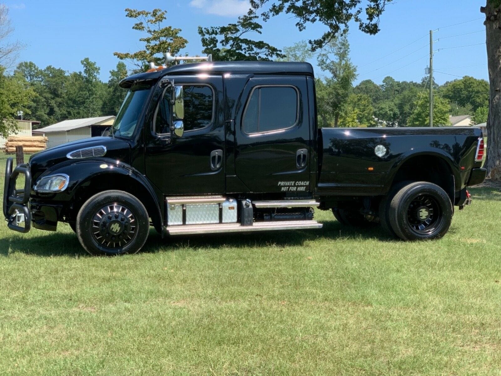 Freightliner Sport Chassis Trucks